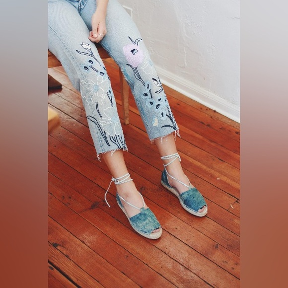 $548 Bliss And Mischief 💐 Wildflower Embroidered Cropped Jeans 🌸 Size 26 🌼 RARE - Picture 4 of 11